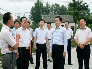 昨天,县委书记李逸浩调研东坎镇基层党建工作时强调,要充分发挥基层