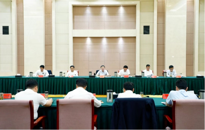 县委常委会召开会议