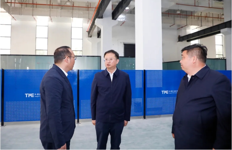 吴启标调研外贸企业运行情况