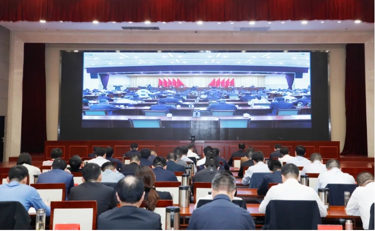 我县收看全市优化营商环境工作会议