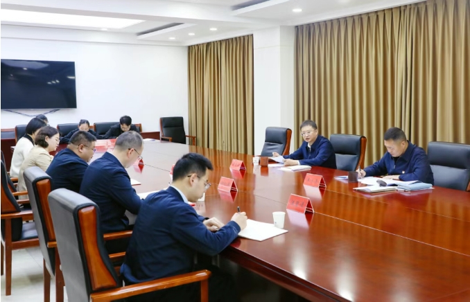 吴启标参加所在党支部统一活动日活动