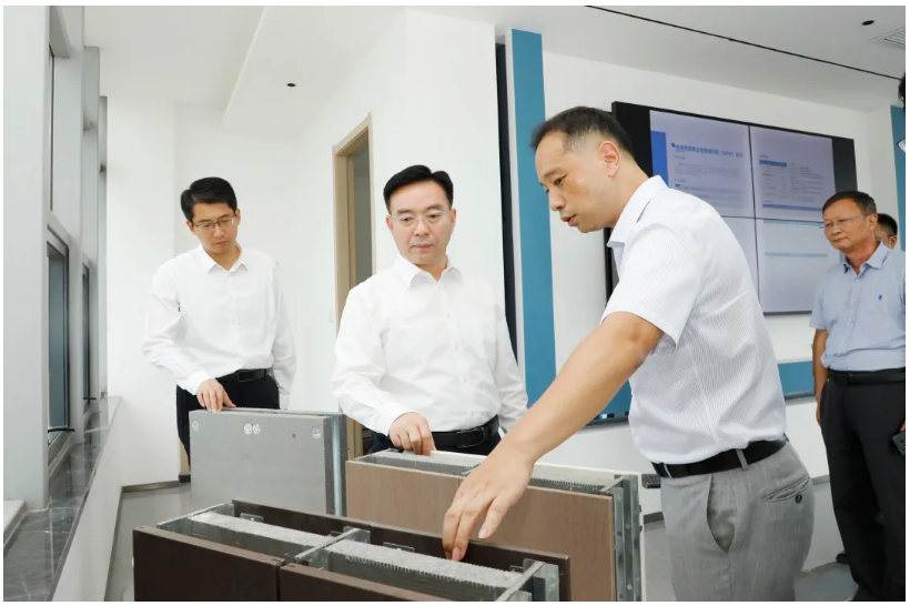 黄克涛检查重大项目推进工作并开展为企服务活动
