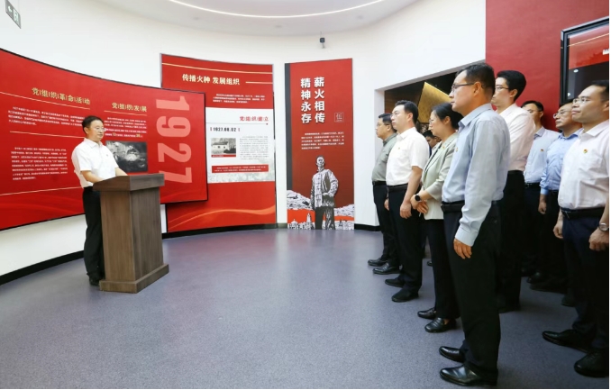 县委中心组开展沉浸式现场学习活动
